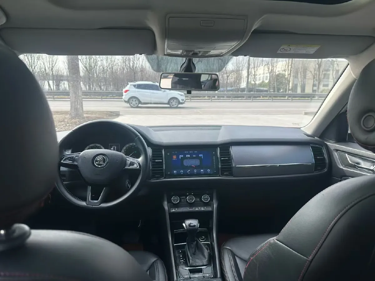 2019 Skoda Superb 2.0T 220HP L4 7DCT,autocango,china used car exporter,china ev exporter,chinese used car exporter,chinese used ev exporter