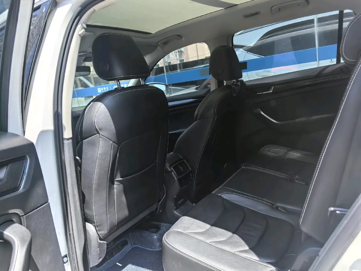 2018 Skoda Kodiak 2.0T 186HP L4 7DCT,autocango,china used car exporter,china ev exporter,chinese used car exporter,chinese used ev exporter