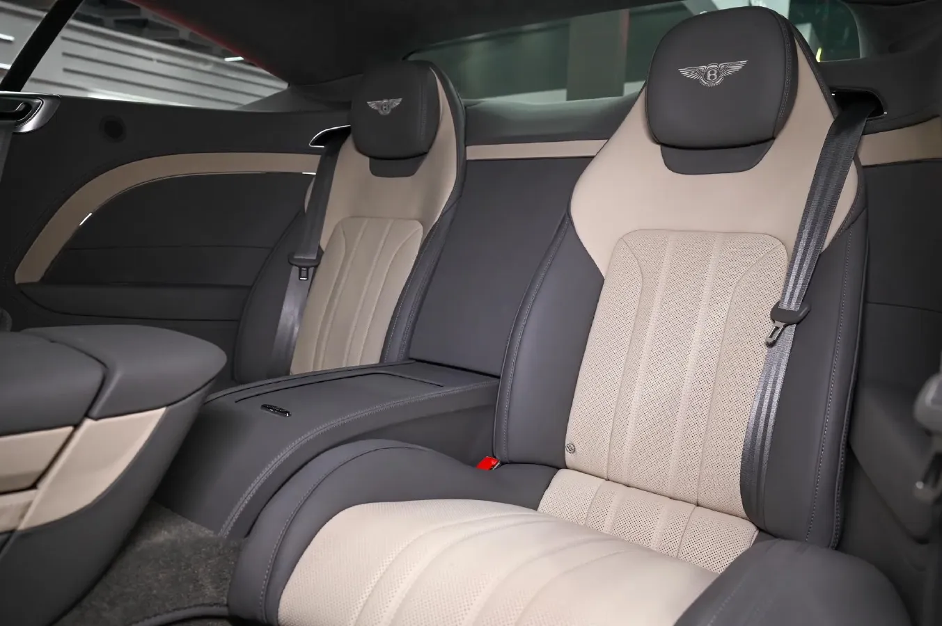 2026 Bentley Continental 4.0T 600HP V8 8DCT PHEV,autocango,china used car exporter,china ev exporter,chinese used car exporter,chinese used ev exporter