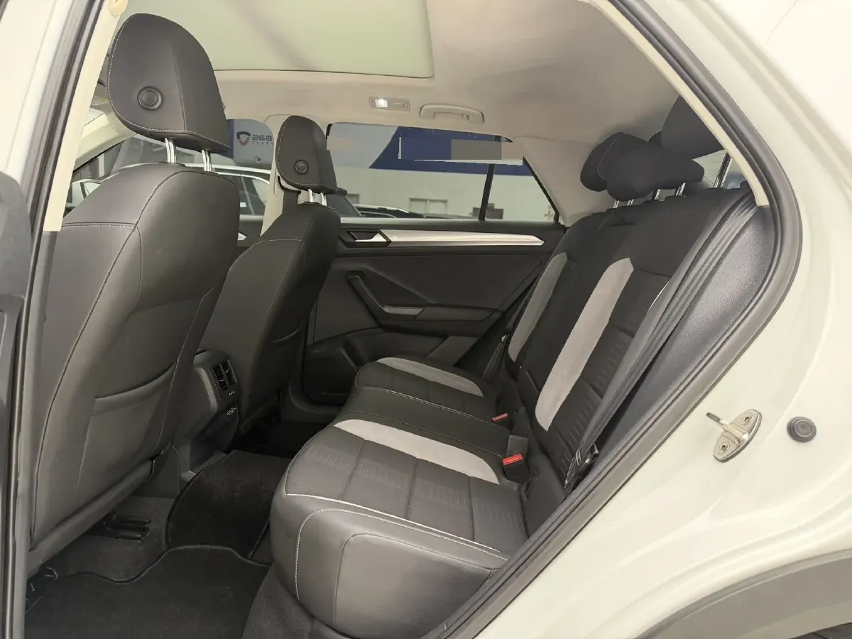 2020 Volkswagen T-Roc 1.4T 131HP L4 7DCT,autocango,china used car exporter,china ev exporter,chinese used car exporter,chinese used ev exporter