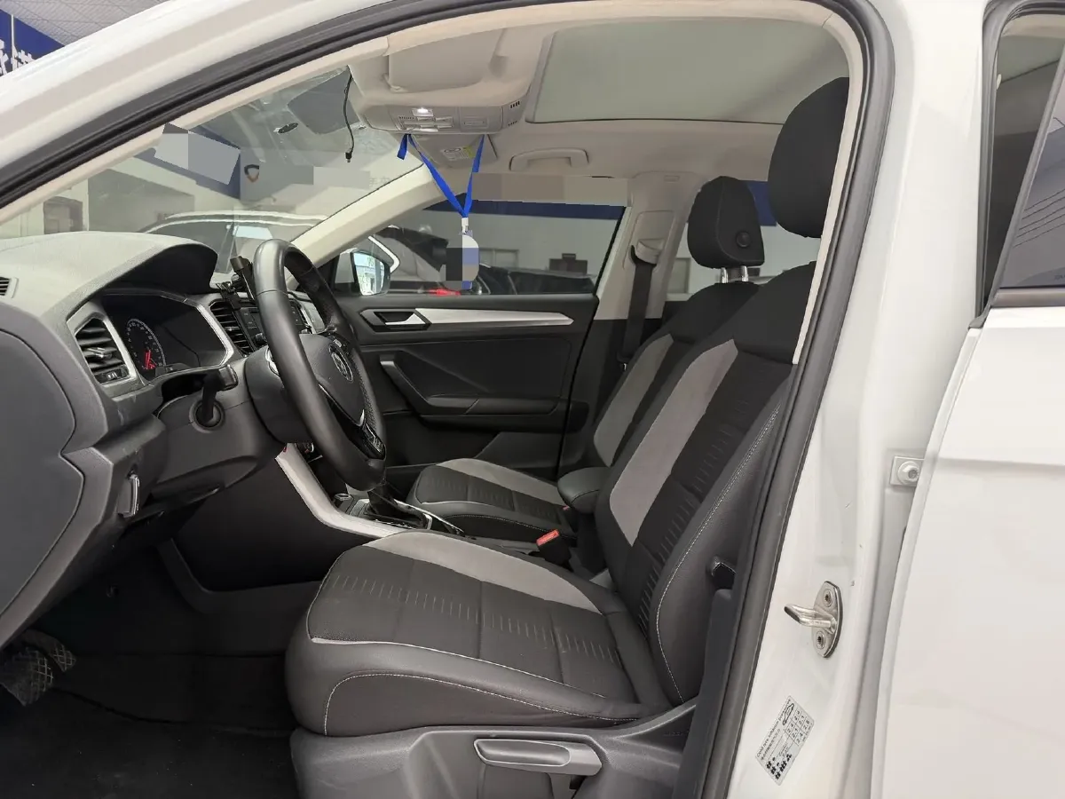 2020 Volkswagen T-Roc 1.4T 131HP L4 7DCT,autocango,china used car exporter,china ev exporter,chinese used car exporter,chinese used ev exporter