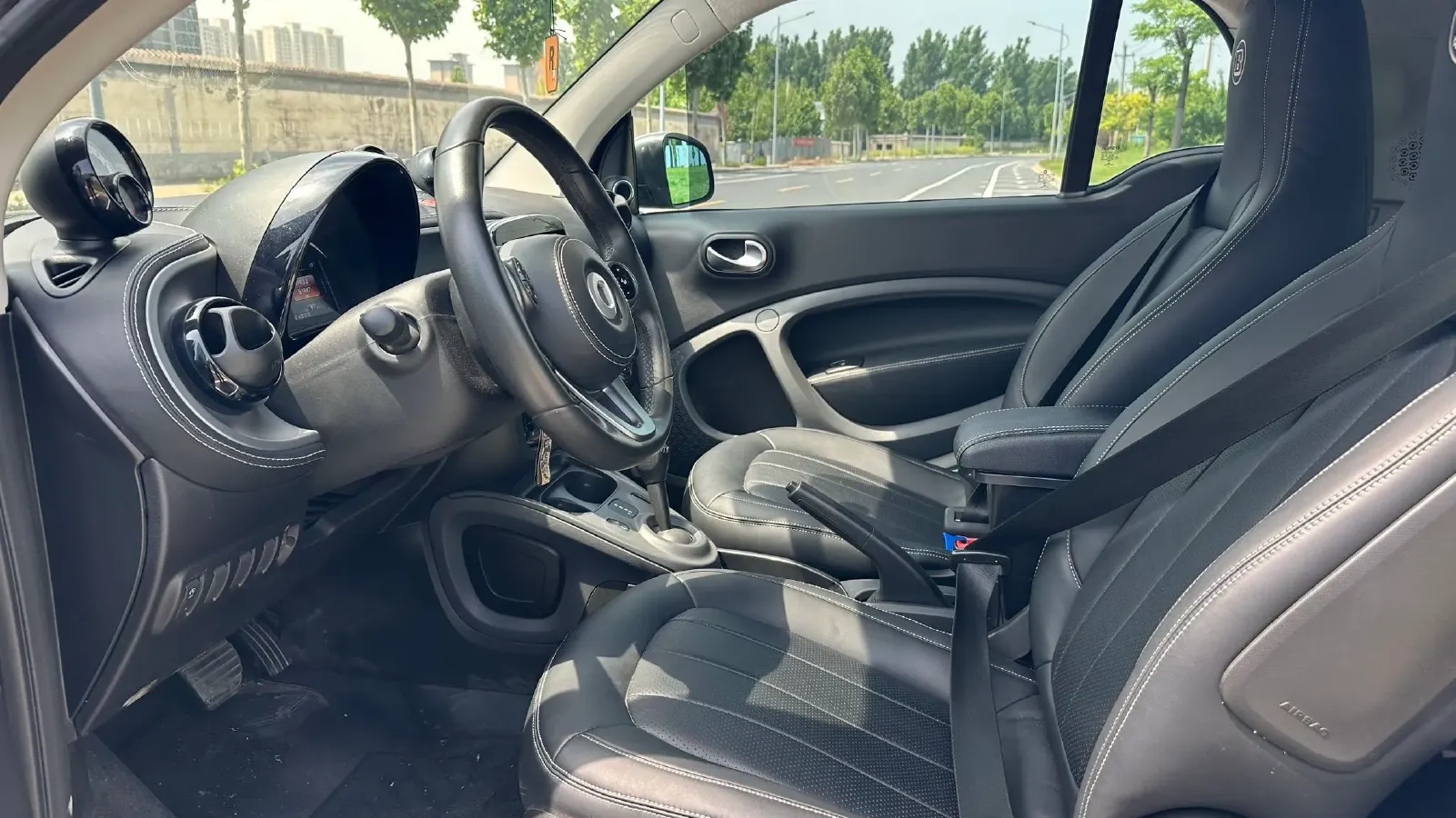 2017 Smart smart fortwo 1.0L 71HP L3 6DCT,autocango,china used car exporter,china ev exporter,chinese used car exporter,chinese used ev exporter