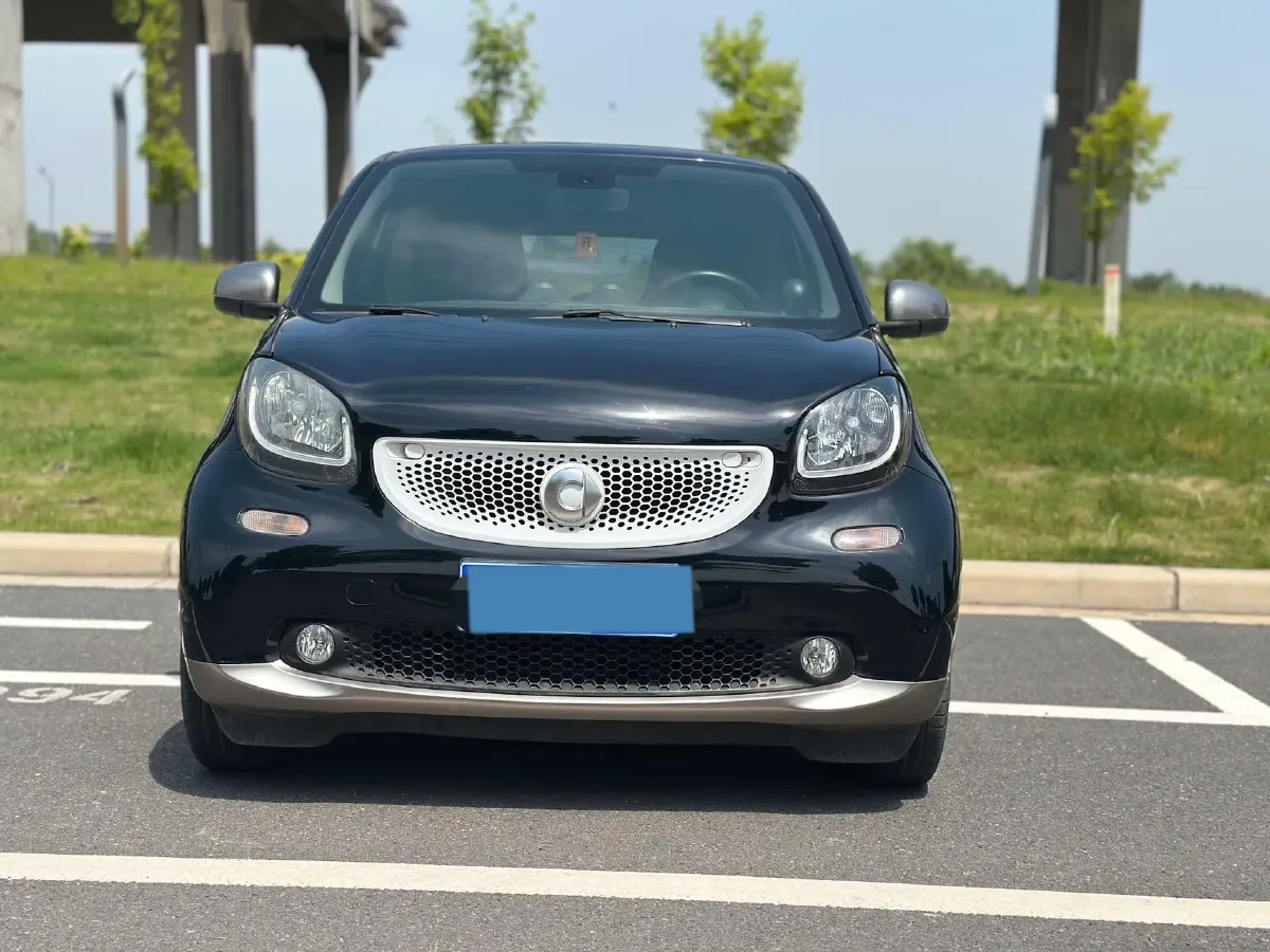 2017 Smart smart fortwo 1.0L 71HP L3 6DCT,autocango,china used car exporter,china ev exporter,chinese used car exporter,chinese used ev exporter