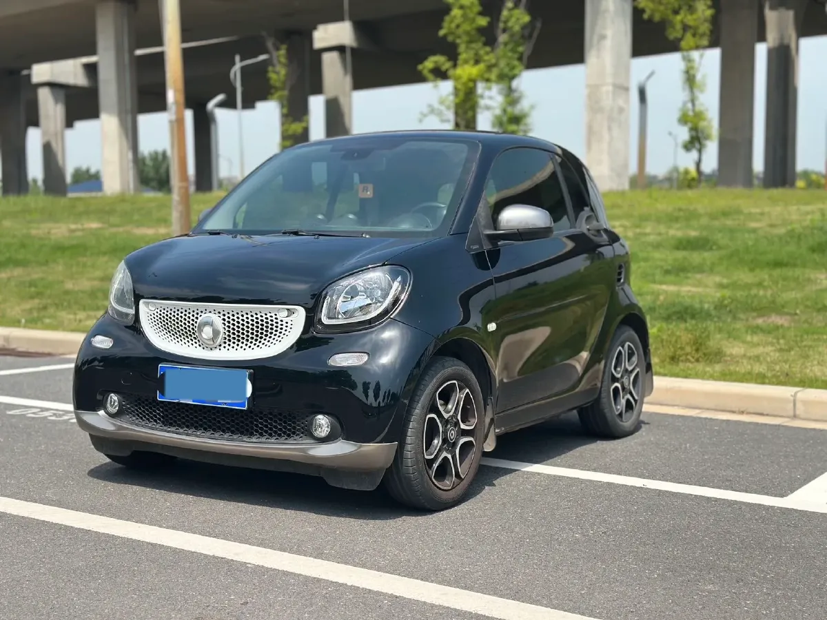 2017 Smart smart fortwo 1.0L 71HP L3 6DCT,autocango,china used car exporter,china ev exporter,chinese used car exporter,chinese used ev exporter