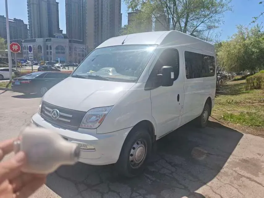 2015 MAXUS XinTu V80 2.5T 136HP L4 5MT,autocango,china used car exporter,china ev exporter,chinese used car exporter,chinese used ev exporter
