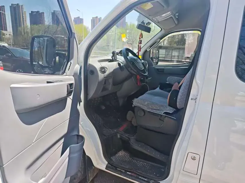 2015 MAXUS XinTu V80 2.5T 136HP L4 5MT,autocango,china used car exporter,china ev exporter,chinese used car exporter,chinese used ev exporter