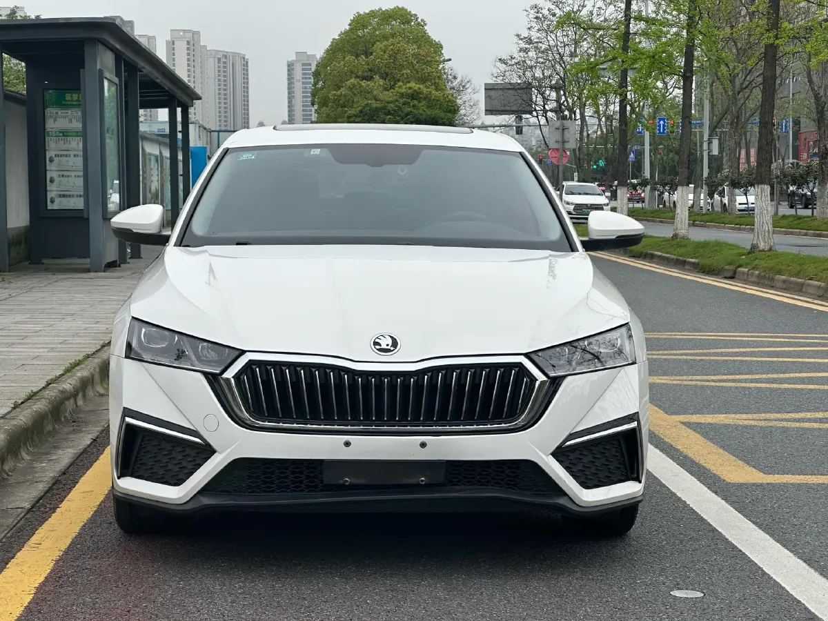 2022 Skoda Octavia 1.4T 150HP L4 7DCT,autocango,china used car exporter,china ev exporter,chinese used car exporter,chinese used ev exporter