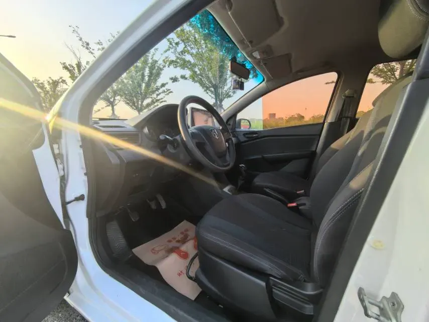 2016 BaoJun 310 1.2L 82HP L4 5MT,autocango,china used car exporter,china ev exporter,chinese used car exporter,chinese used ev exporter