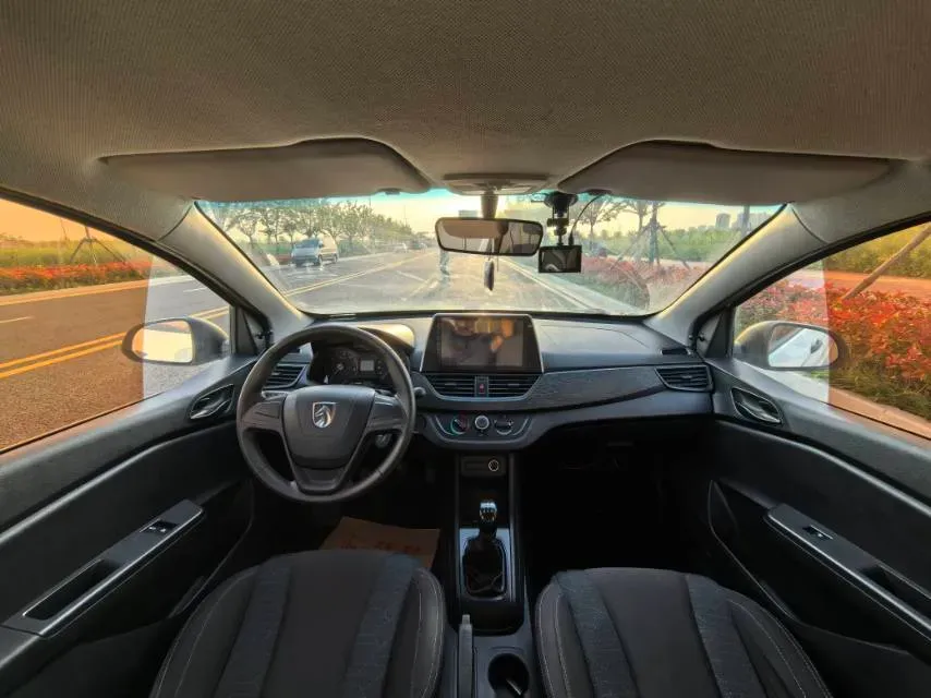 2016 BaoJun 310 1.2L 82HP L4 5MT,autocango,china used car exporter,china ev exporter,chinese used car exporter,chinese used ev exporter