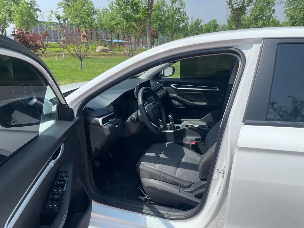 2025 Geely Emgrand 1.5L 127HP L4 5MT,autocango,china used car exporter,china ev exporter,chinese used car exporter,chinese used ev exporter