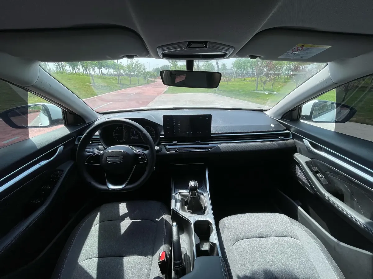 2025 Geely Emgrand 1.5L 127HP L4 5MT,autocango,china used car exporter,china ev exporter,chinese used car exporter,chinese used ev exporter