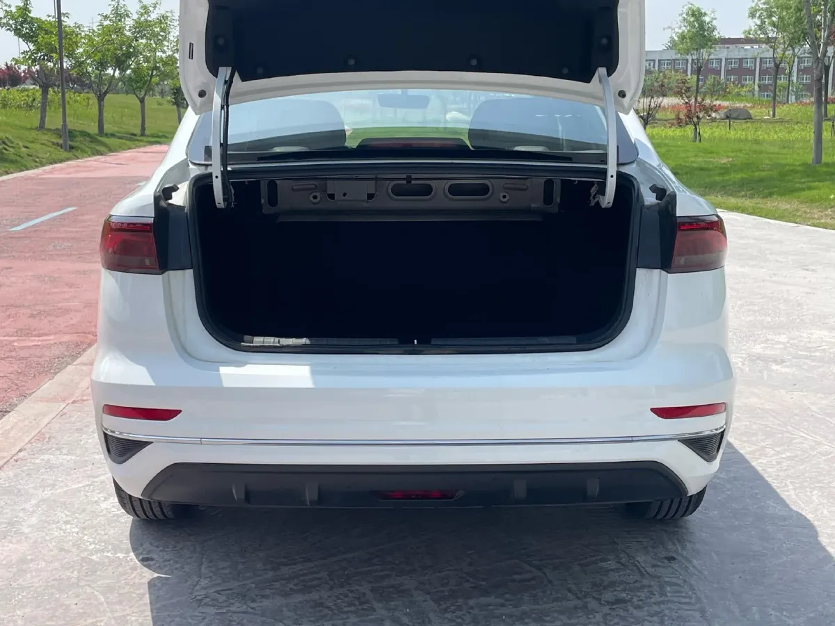 2025 Geely Emgrand 1.5L 127HP L4 5MT,autocango,china used car exporter,china ev exporter,chinese used car exporter,chinese used ev exporter