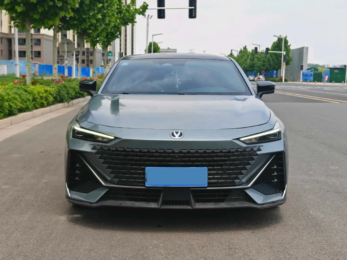 2022 ChangAn UNI-V 1.5T 188HP L4 7DCT,autocango,china used car exporter,china ev exporter,chinese used car exporter,chinese used ev exporter