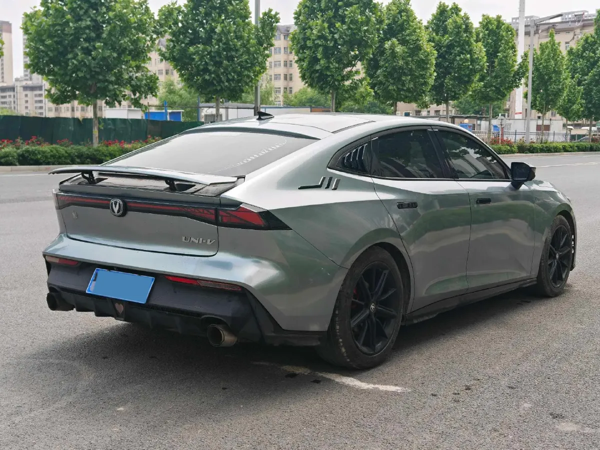 2022 ChangAn UNI-V 1.5T 188HP L4 7DCT,autocango,china used car exporter,china ev exporter,chinese used car exporter,chinese used ev exporter