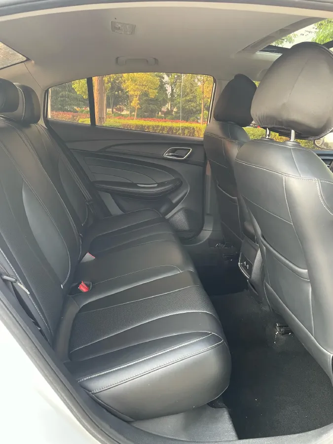 2019 Roewe i5 1.5L 120HP L4 5MT,autocango,china used car exporter,china ev exporter,chinese used car exporter,chinese used ev exporter