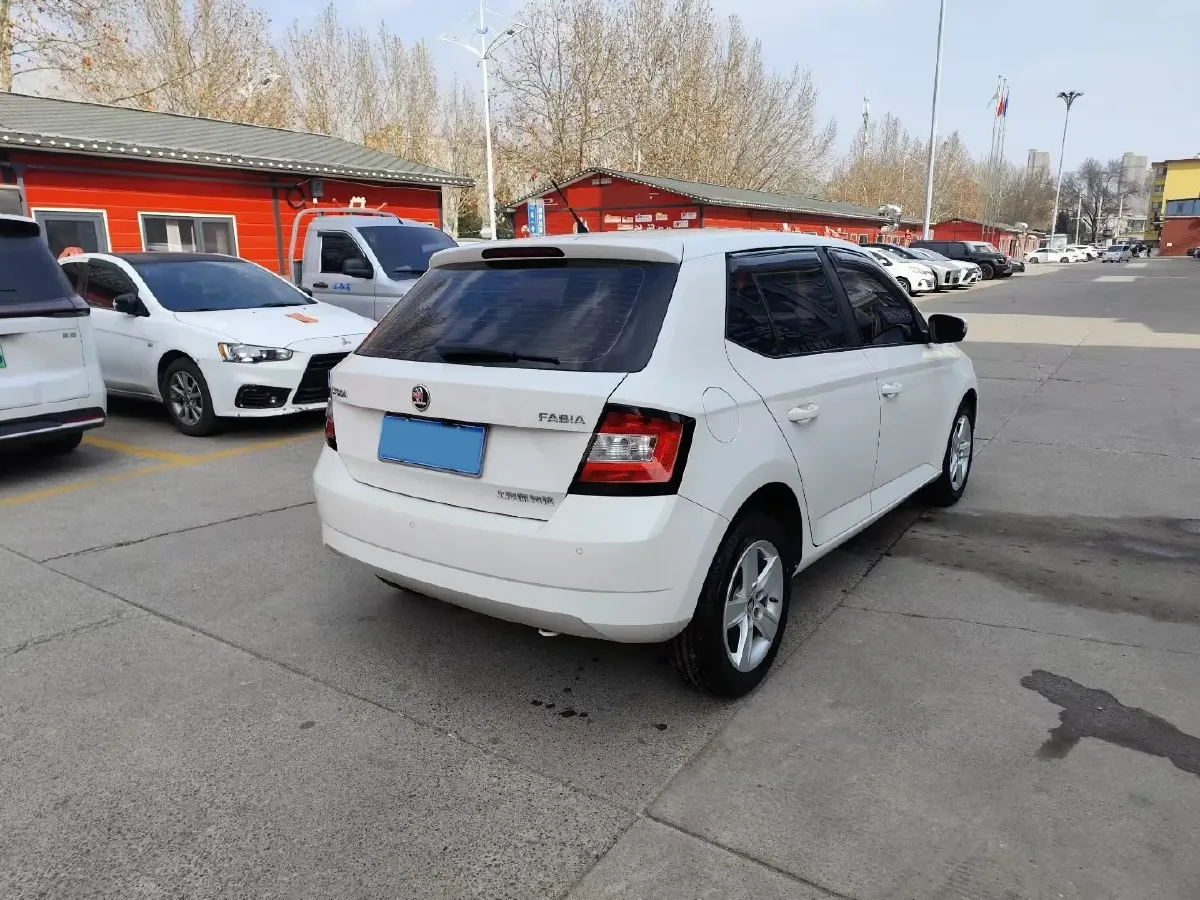 2017 Skoda Fabia 1.4L 90HP L4 6AT,autocango,china used car exporter,china ev exporter,chinese used car exporter,chinese used ev exporter