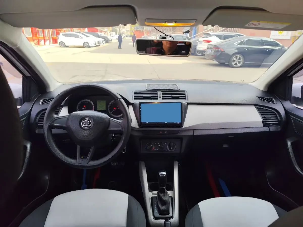 2017 Skoda Fabia 1.4L 90HP L4 6AT,autocango,china used car exporter,china ev exporter,chinese used car exporter,chinese used ev exporter