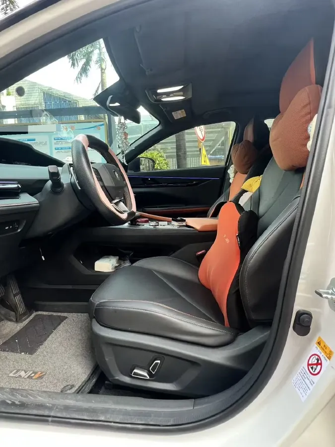 2022 ChangAn UNI-V 1.5T 188HP L4 7DCT,autocango,china used car exporter,china ev exporter,chinese used car exporter,chinese used ev exporter