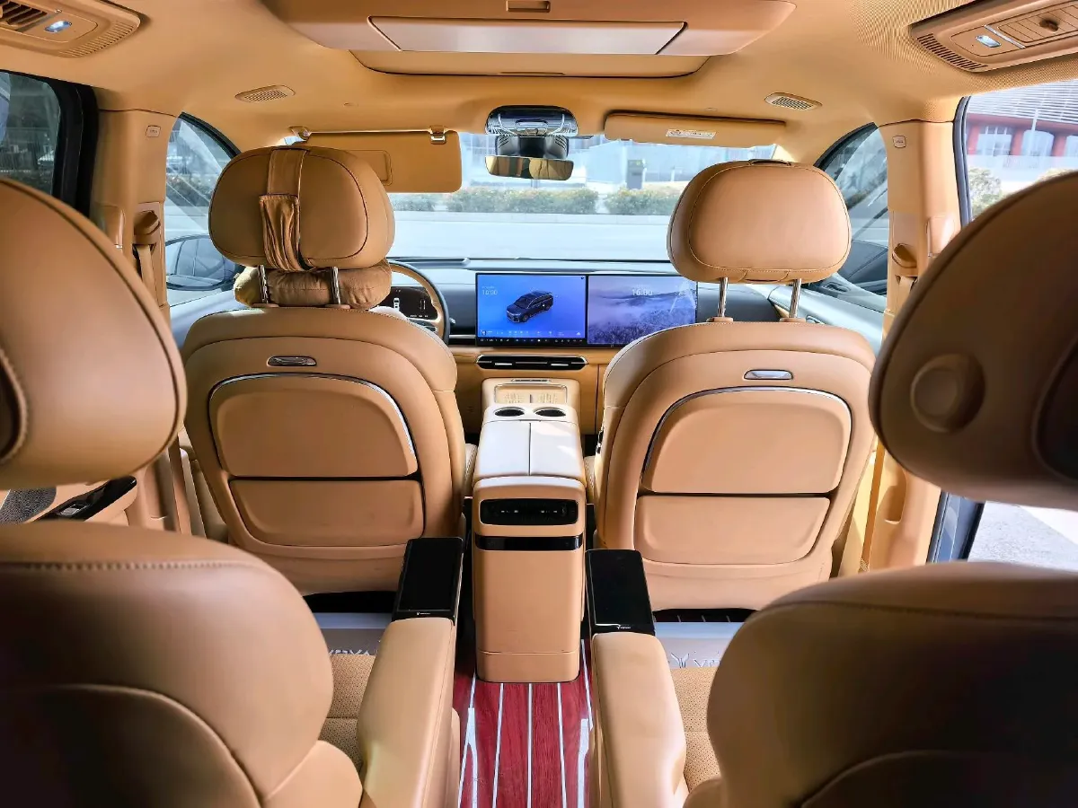 2025 Voyah Dream 1.5T 150HP L4 PHEV 41.7KWH,autocango,china used car exporter,china ev exporter,chinese used car exporter,chinese used ev exporter