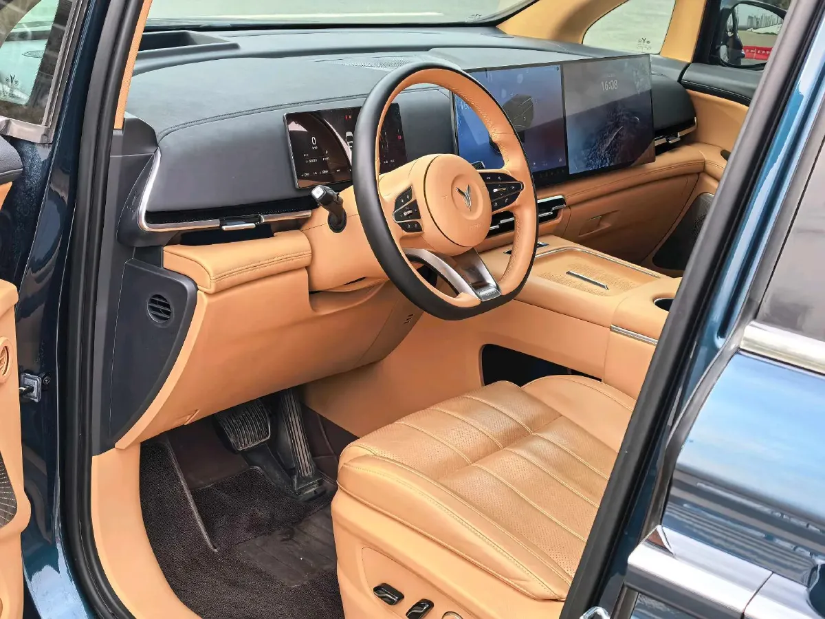 2025 Voyah Dream 1.5T 150HP L4 PHEV 41.7KWH,autocango,china used car exporter,china ev exporter,chinese used car exporter,chinese used ev exporter