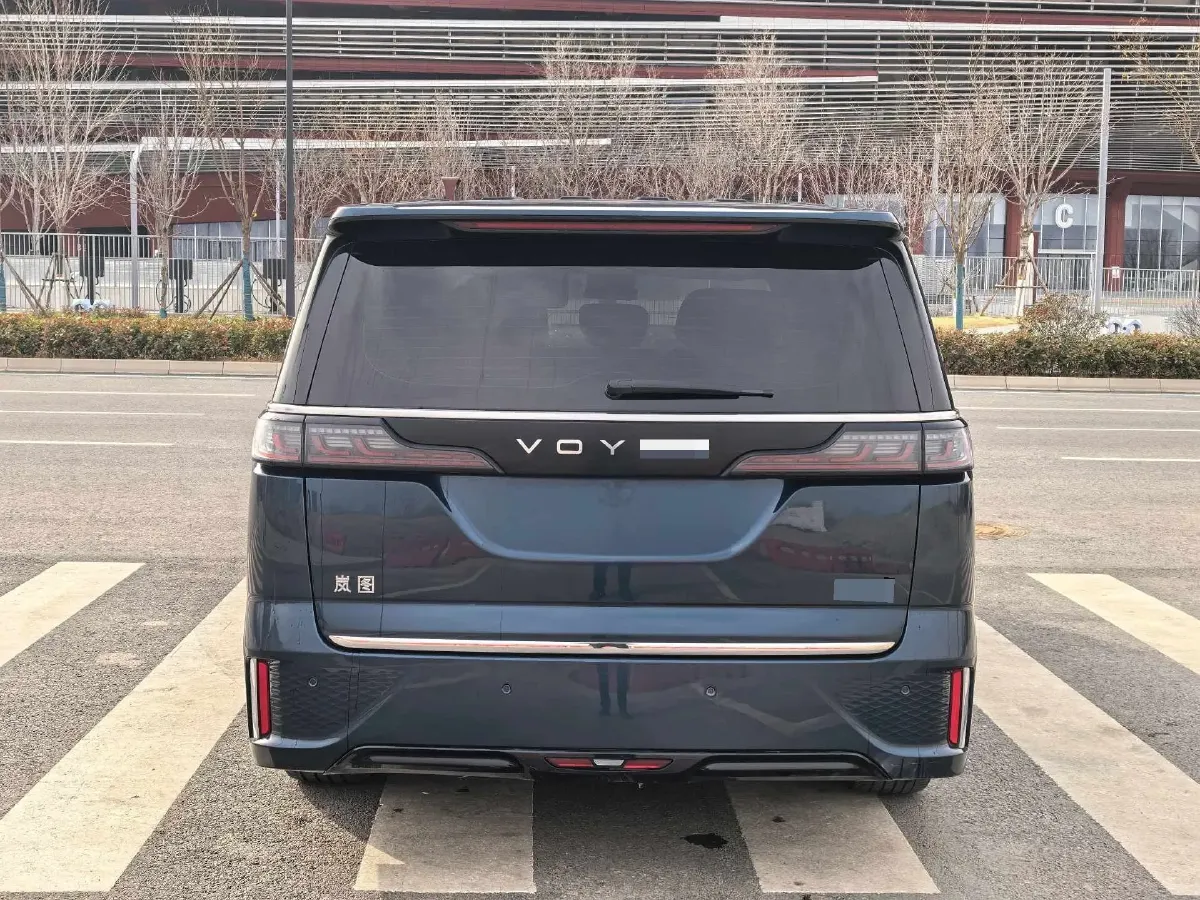 2025 Voyah Dream 1.5T 150HP L4 PHEV 41.7KWH,autocango,china used car exporter,china ev exporter,chinese used car exporter,chinese used ev exporter