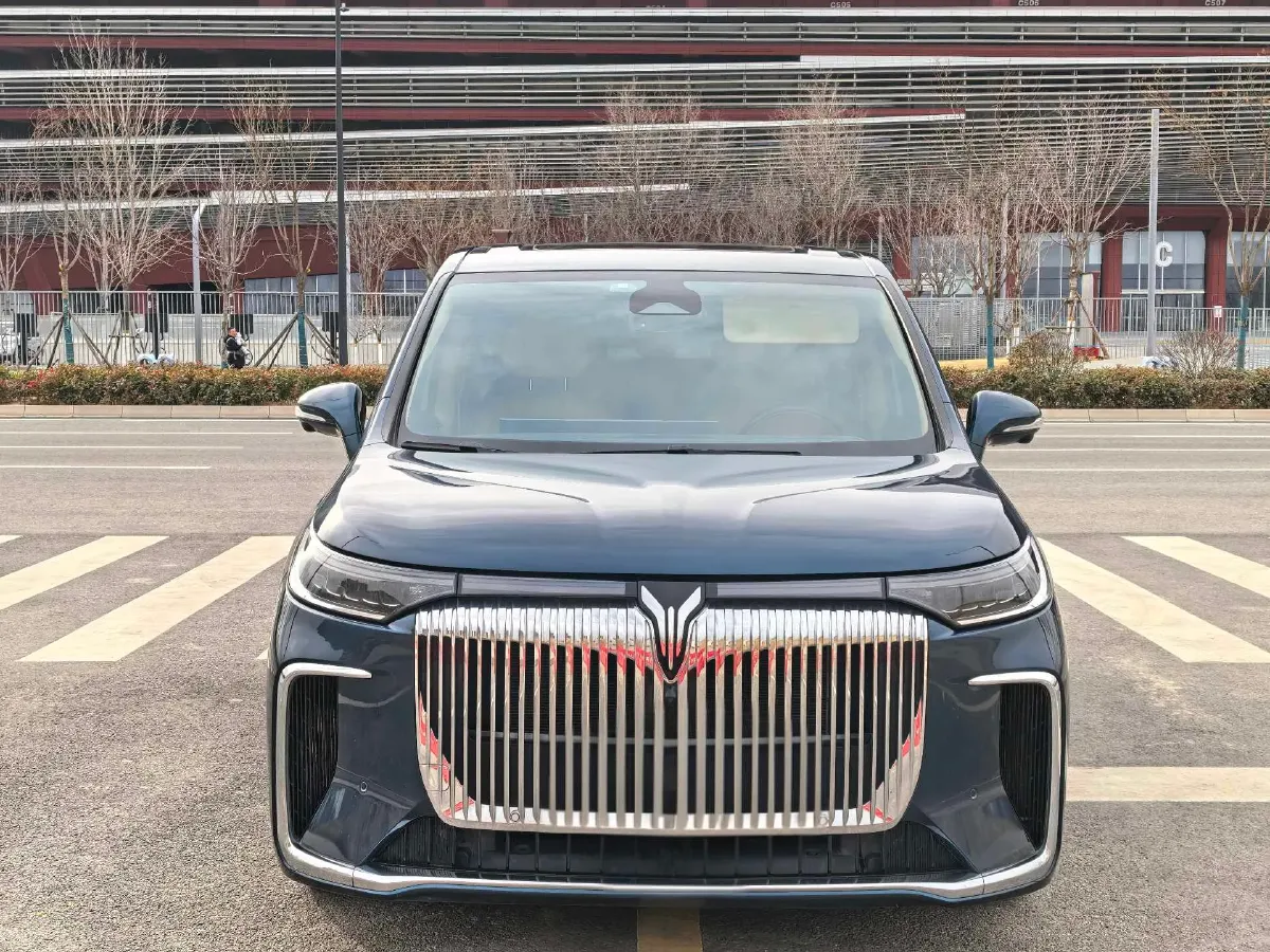 2025 Voyah Dream 1.5T 150HP L4 PHEV 41.7KWH,autocango,china used car exporter,china ev exporter,chinese used car exporter,chinese used ev exporter