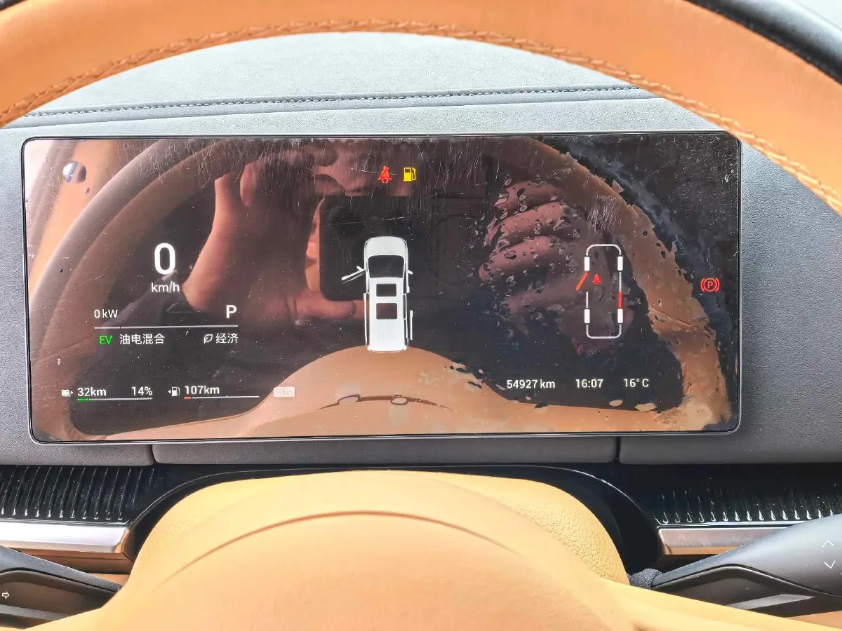 2025 Voyah Dream 1.5T 150HP L4 PHEV 41.7KWH,autocango,china used car exporter,china ev exporter,chinese used car exporter,chinese used ev exporter