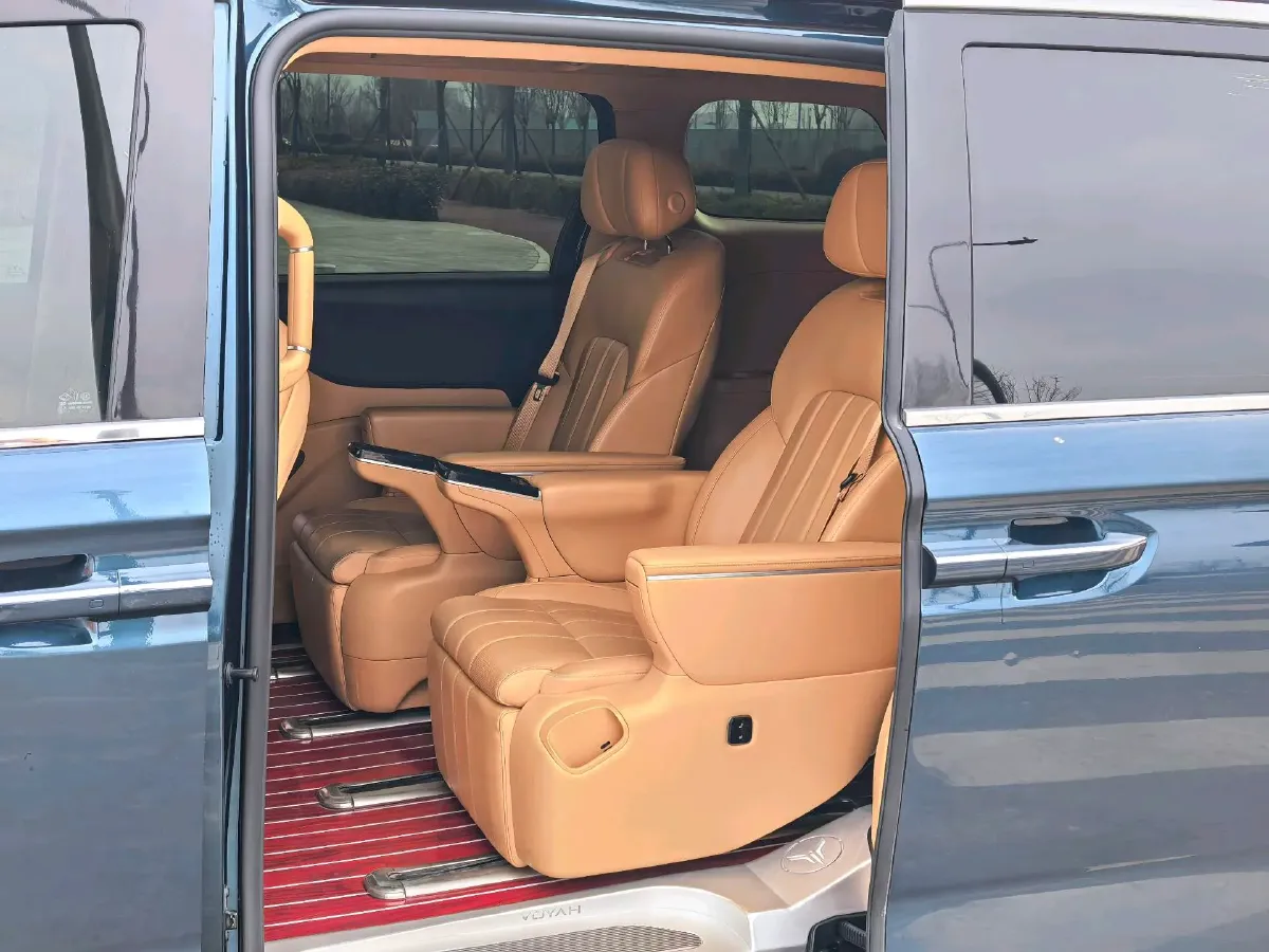 2025 Voyah Dream 1.5T 150HP L4 PHEV 41.7KWH,autocango,china used car exporter,china ev exporter,chinese used car exporter,chinese used ev exporter