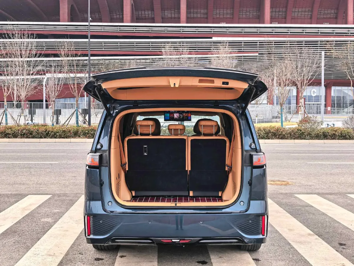 2025 Voyah Dream 1.5T 150HP L4 PHEV 41.7KWH,autocango,china used car exporter,china ev exporter,chinese used car exporter,chinese used ev exporter