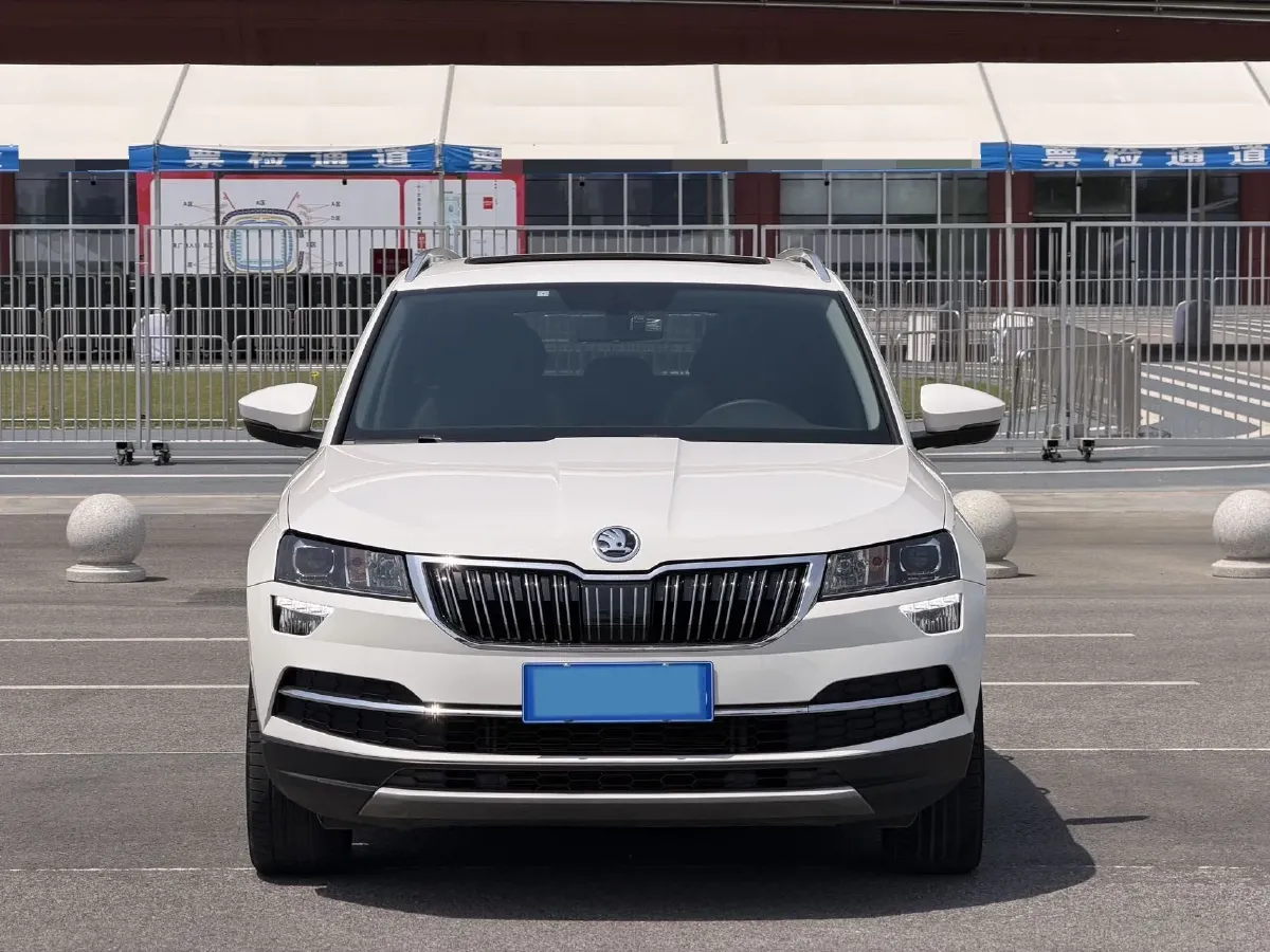 2021 Skoda Karoq 1.4T 150HP L4 7DCT,autocango,china used car exporter,china ev exporter,chinese used car exporter,chinese used ev exporter