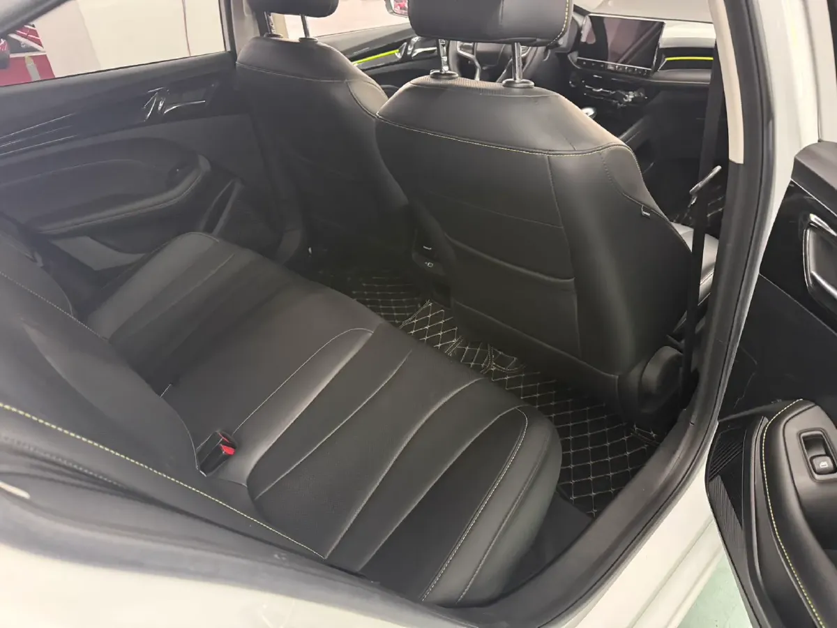 2021 Roewe i5 1.5L 120HP L4 CVT,autocango,china used car exporter,china ev exporter,chinese used car exporter,chinese used ev exporter