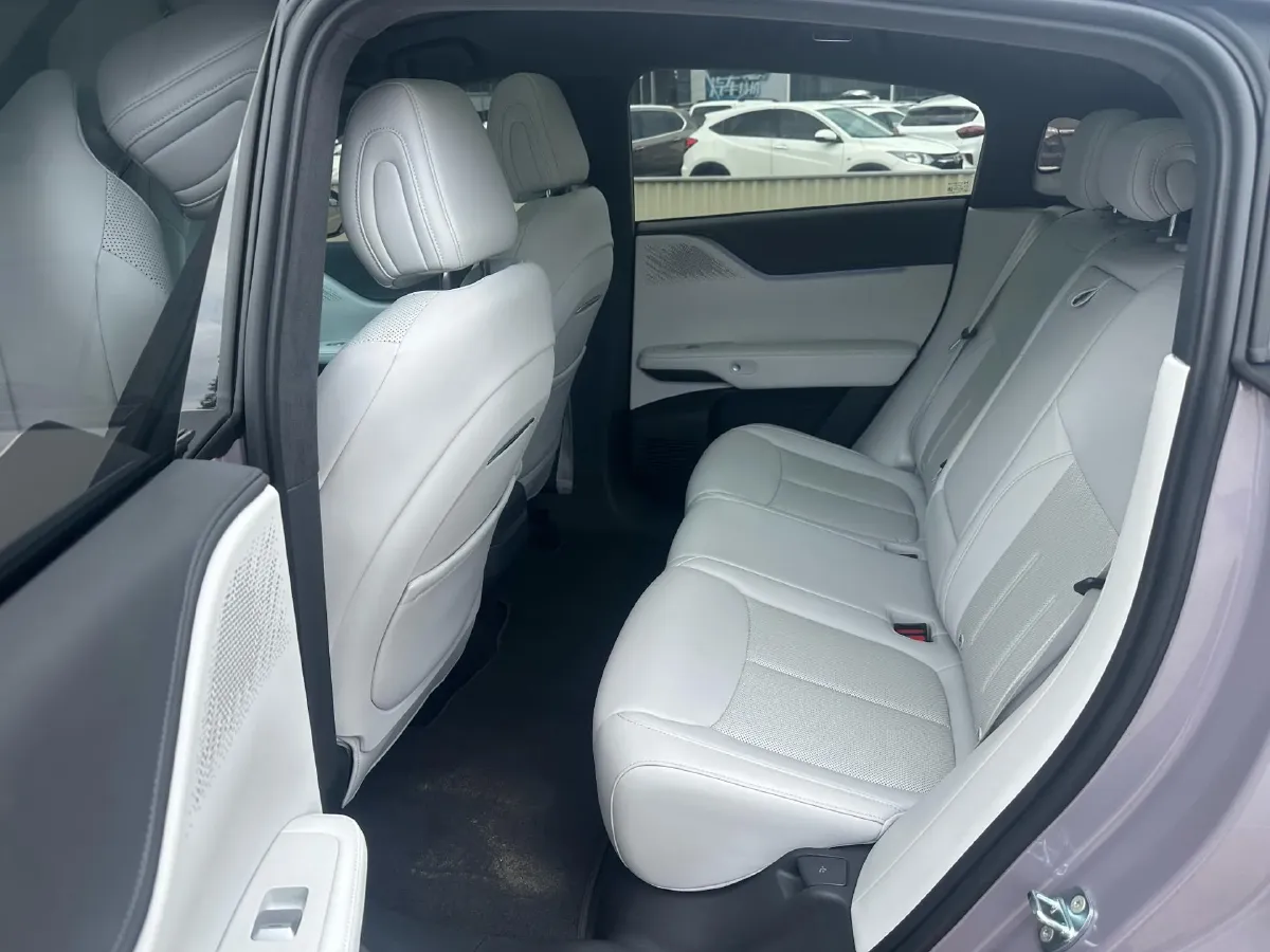 2025 Xpeng G6 BEV 68.5KWH,autocango,china used car exporter,china ev exporter,chinese used car exporter,chinese used ev exporter