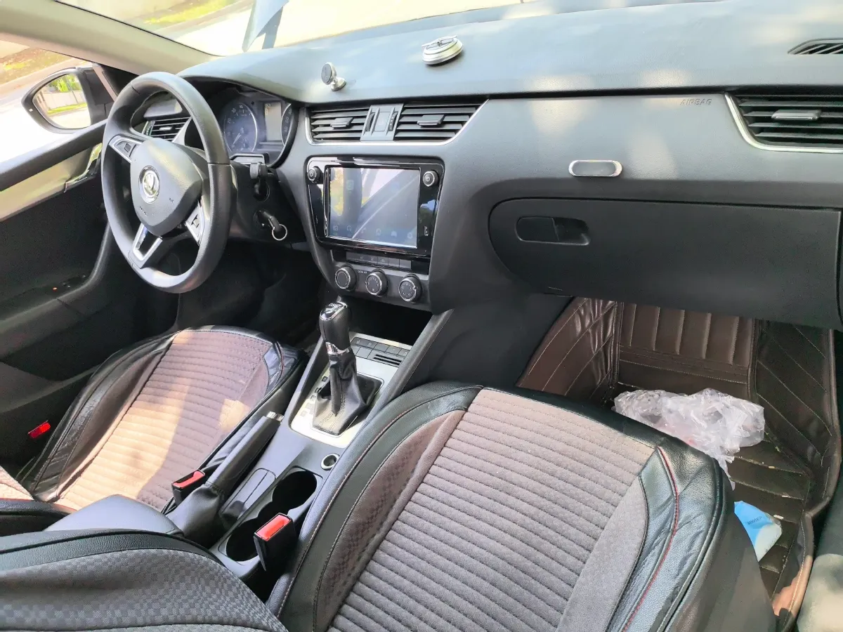 2019 Skoda Octavia 1.2T 116HP L4 7DCT,autocango,china used car exporter,china ev exporter,chinese used car exporter,chinese used ev exporter