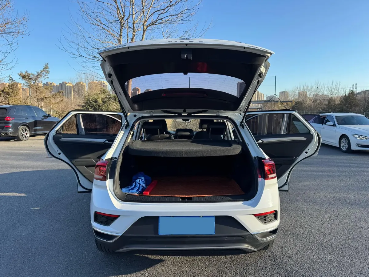 2020 Volkswagen T-Roc 1.4T 150HP L4 7DCT,autocango,china used car exporter,china ev exporter,chinese used car exporter,chinese used ev exporter