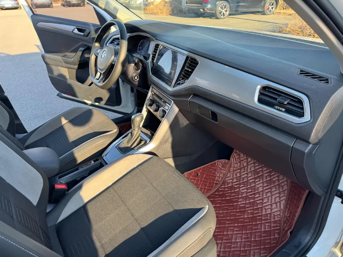 2020 Volkswagen T-Roc 1.4T 150HP L4 7DCT,autocango,china used car exporter,china ev exporter,chinese used car exporter,chinese used ev exporter