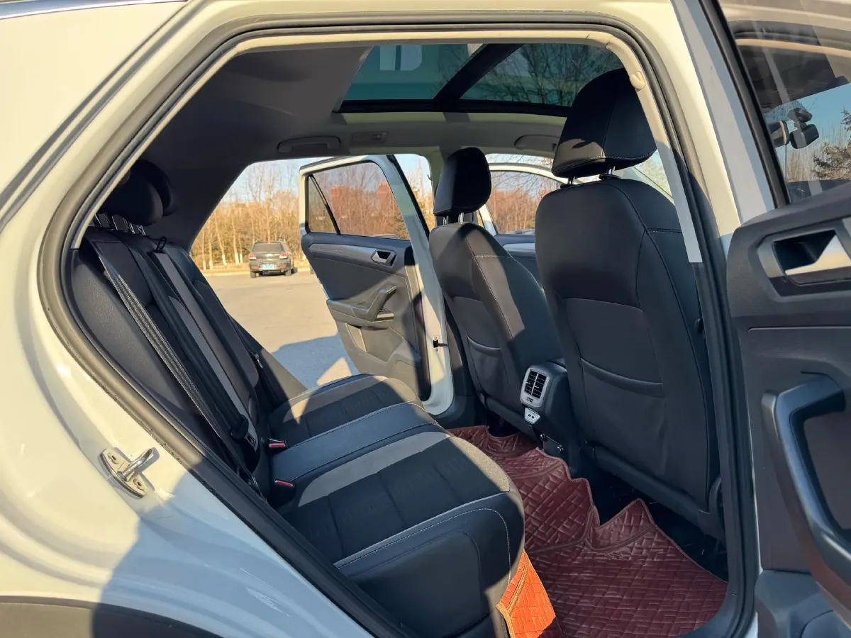 2020 Volkswagen T-Roc 1.4T 150HP L4 7DCT,autocango,china used car exporter,china ev exporter,chinese used car exporter,chinese used ev exporter