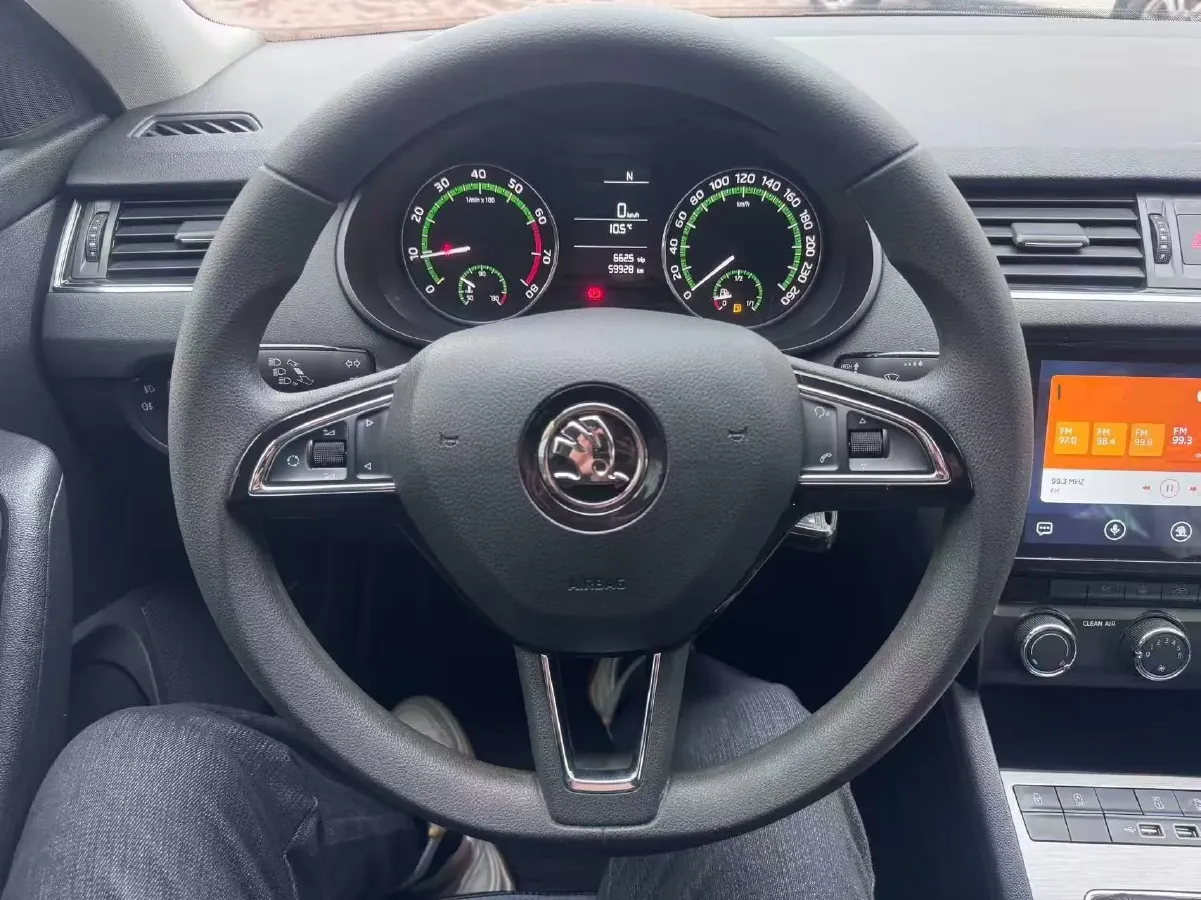 2020 Skoda Octavia 1.5L 113HP L4 6AT,autocango,china used car exporter,china ev exporter,chinese used car exporter,chinese used ev exporter