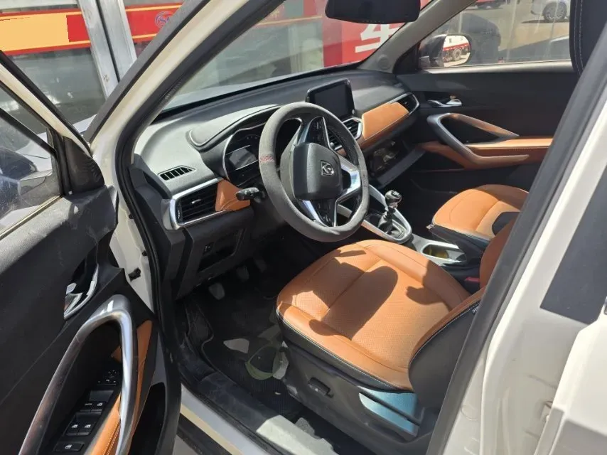 2019 BaoJun 730 1.5L 105HP L4 6MT,autocango,china used car exporter,china ev exporter,chinese used car exporter,chinese used ev exporter