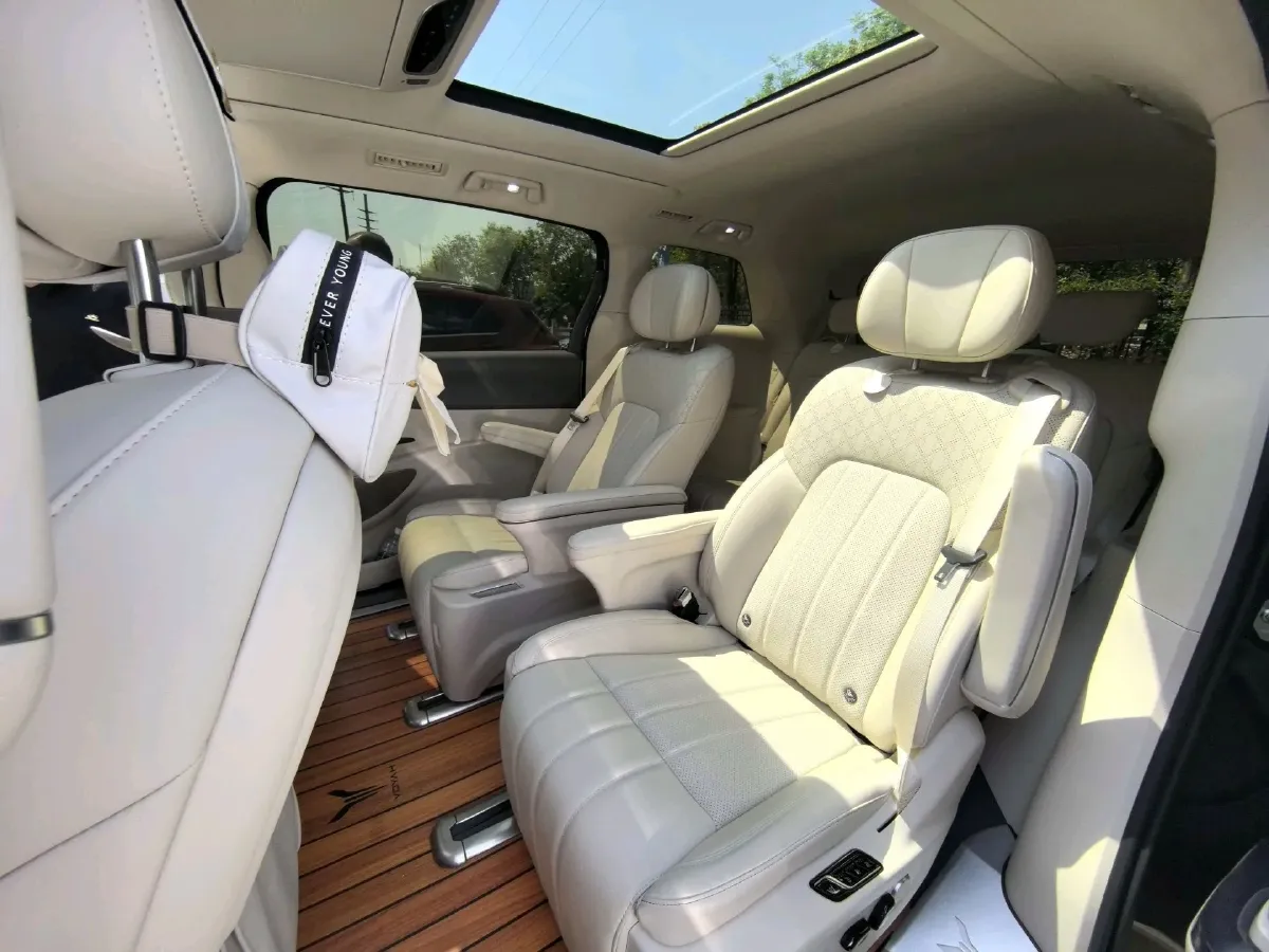 2024 Voyah Dream 1.5T 150HP L4 PHEV 43KWH,autocango,china used car exporter,china ev exporter,chinese used car exporter,chinese used ev exporter