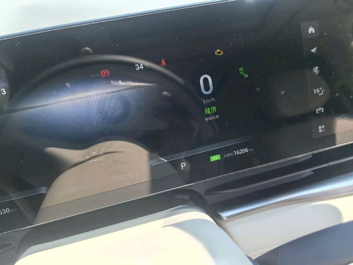 2024 Voyah Dream 1.5T 150HP L4 PHEV 43KWH,autocango,china used car exporter,china ev exporter,chinese used car exporter,chinese used ev exporter