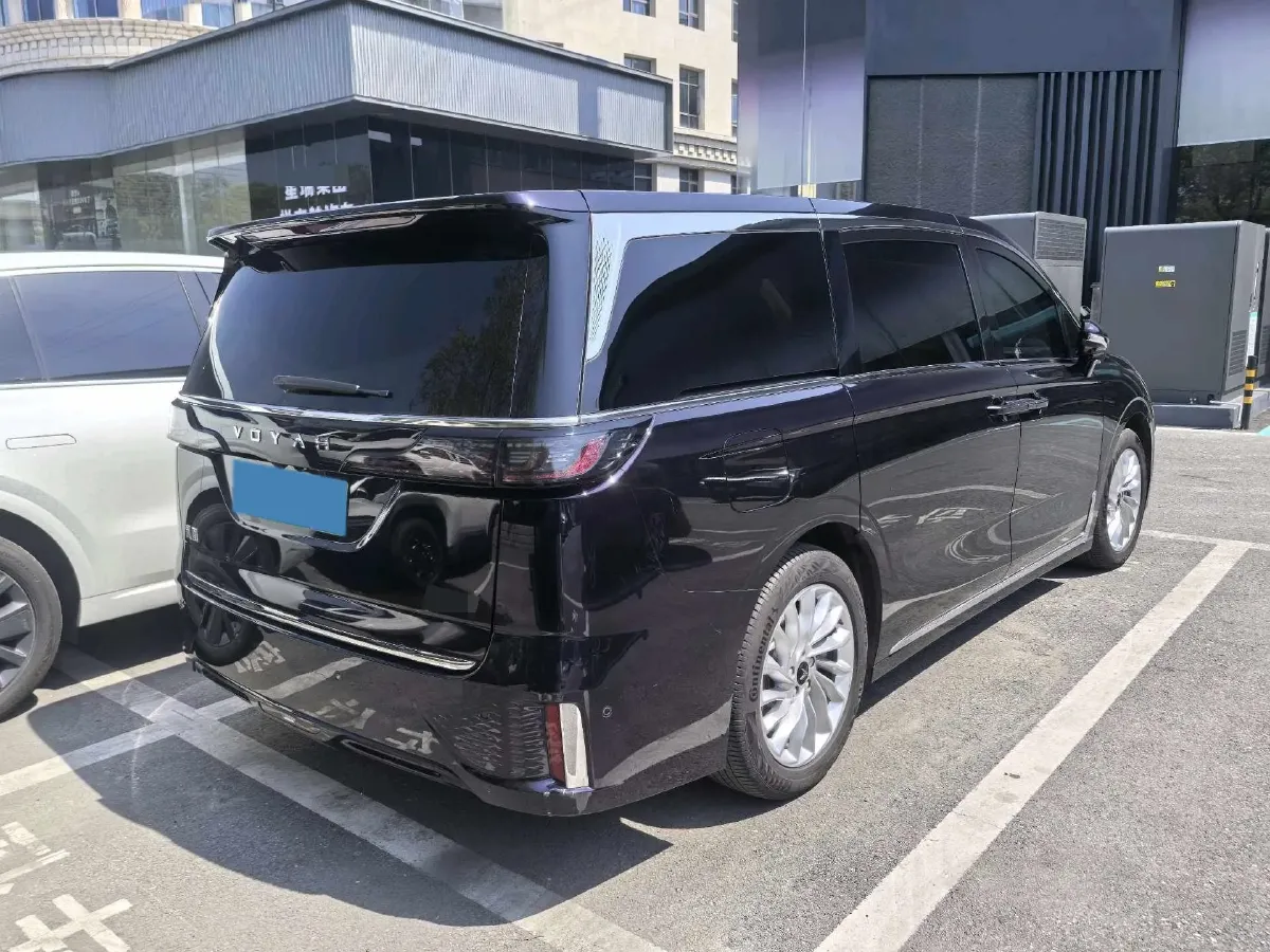 2024 Voyah Dream 1.5T 150HP L4 PHEV 43KWH,autocango,china used car exporter,china ev exporter,chinese used car exporter,chinese used ev exporter
