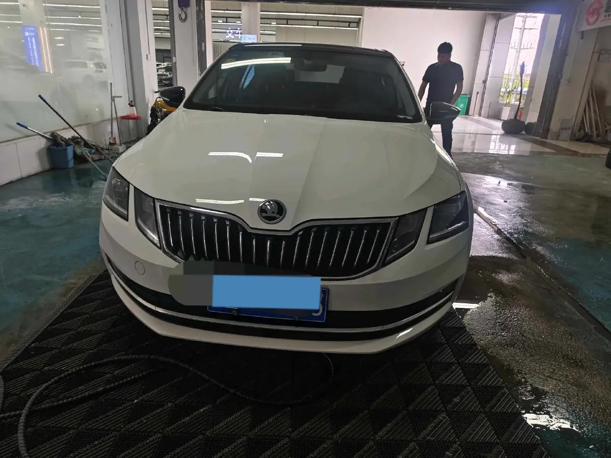 2019 Skoda Octavia 1.4T 150HP L4 7DCT,autocango,china used car exporter,china ev exporter,chinese used car exporter,chinese used ev exporter