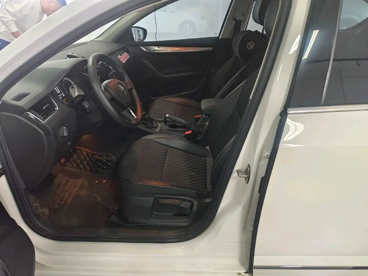 2019 Skoda Octavia 1.4T 150HP L4 7DCT,autocango,china used car exporter,china ev exporter,chinese used car exporter,chinese used ev exporter
