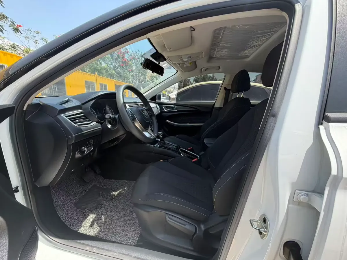 2020 Roewe i5 1.5L 120HP L4 CVT,autocango,china used car exporter,china ev exporter,chinese used car exporter,chinese used ev exporter