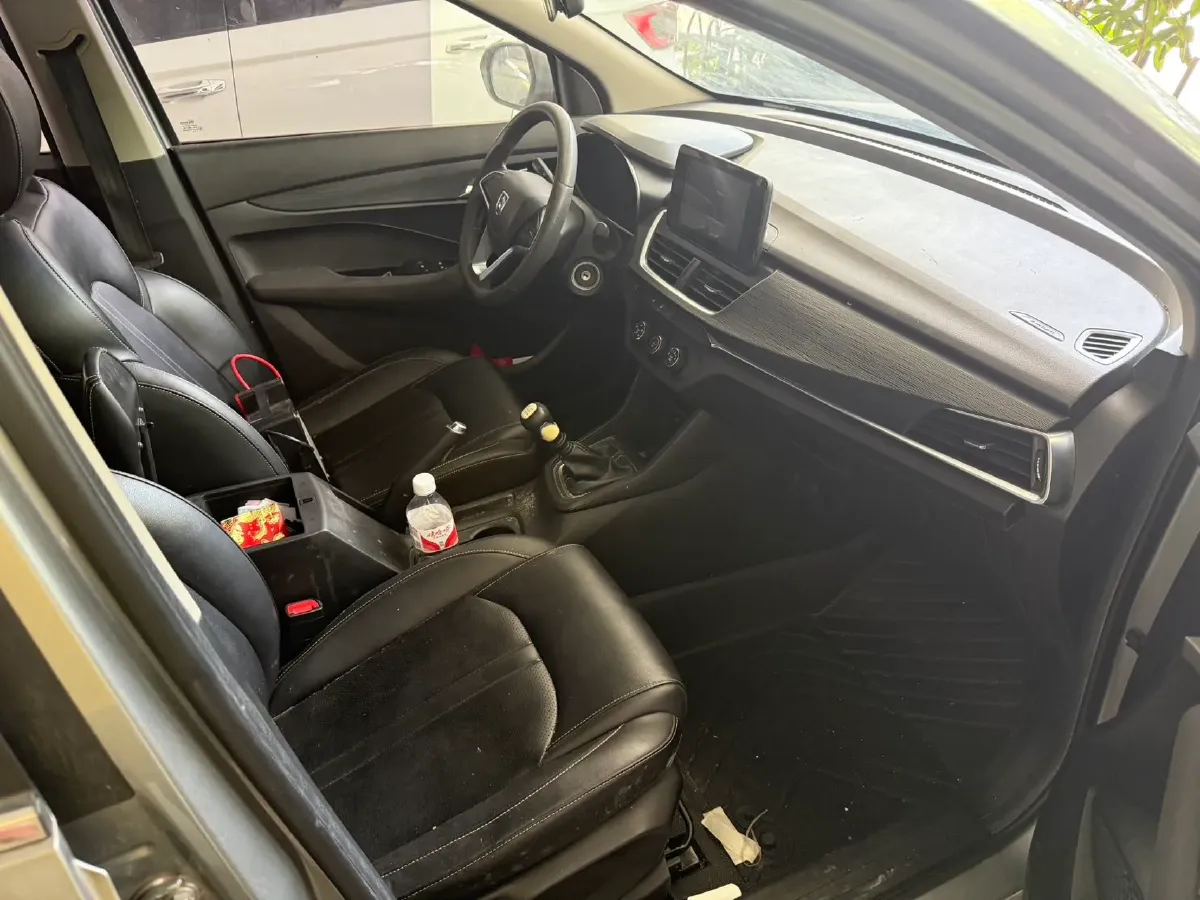 2019 BaoJun 360 1.5L 105HP L4 6MT,autocango,china used car exporter,china ev exporter,chinese used car exporter,chinese used ev exporter