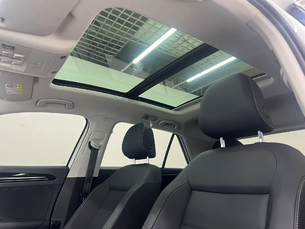 2022 Volkswagen T-Roc 1.4T 150HP L4 7DCT,autocango,china used car exporter,china ev exporter,chinese used car exporter,chinese used ev exporter