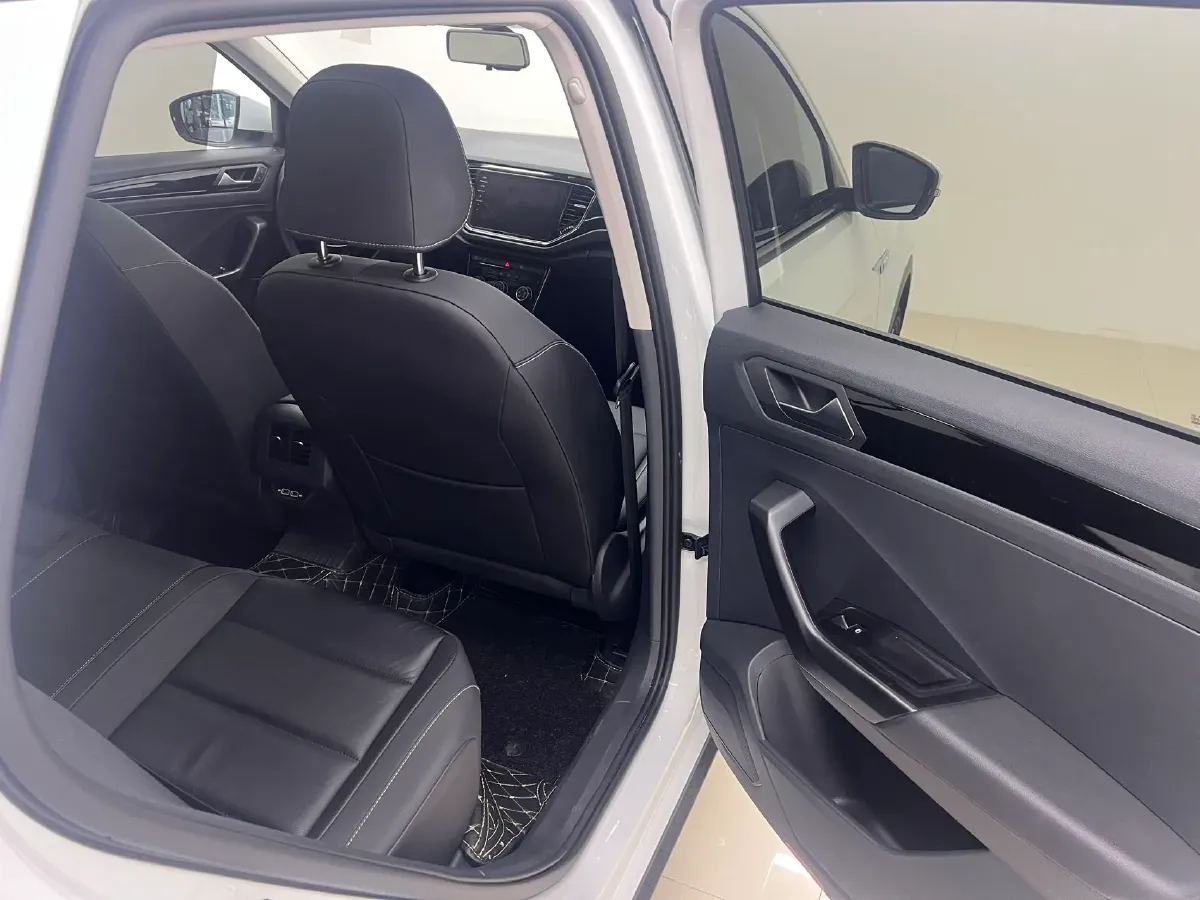 2022 Volkswagen T-Roc 1.4T 150HP L4 7DCT,autocango,china used car exporter,china ev exporter,chinese used car exporter,chinese used ev exporter