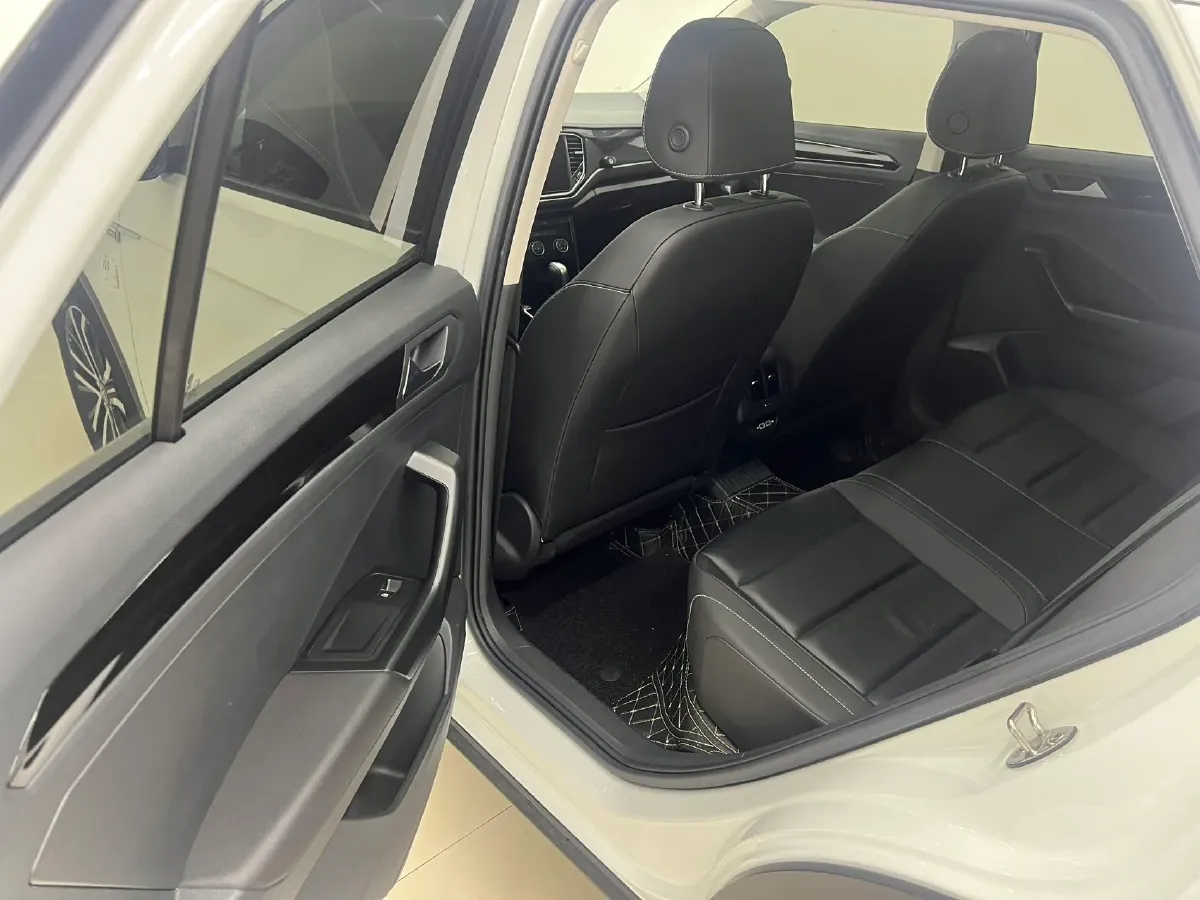 2022 Volkswagen T-Roc 1.4T 150HP L4 7DCT,autocango,china used car exporter,china ev exporter,chinese used car exporter,chinese used ev exporter