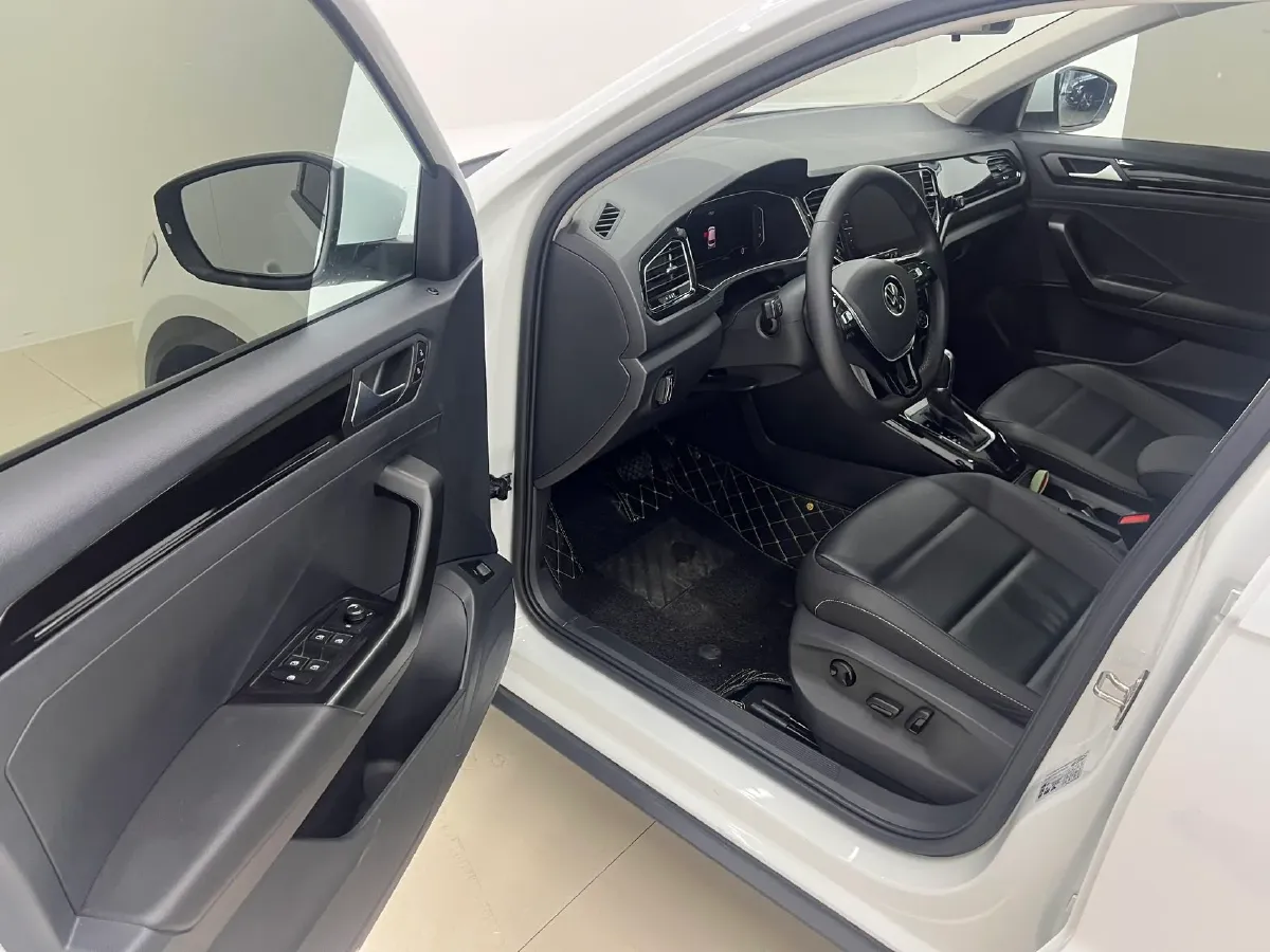 2022 Volkswagen T-Roc 1.4T 150HP L4 7DCT,autocango,china used car exporter,china ev exporter,chinese used car exporter,chinese used ev exporter