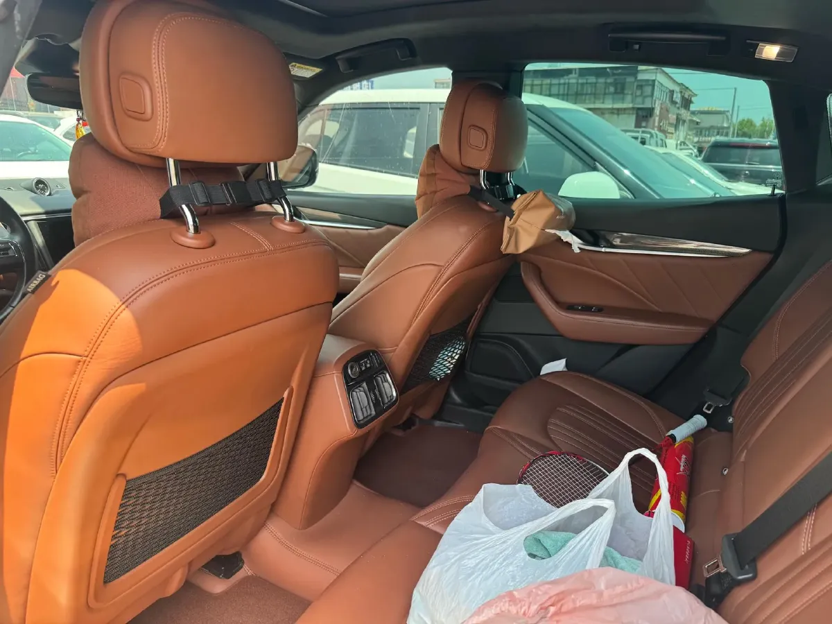 2022 Maserati Levante 2.0T 330HP L4 8AT,autocango,china used car exporter,china ev exporter,chinese used car exporter,chinese used ev exporter